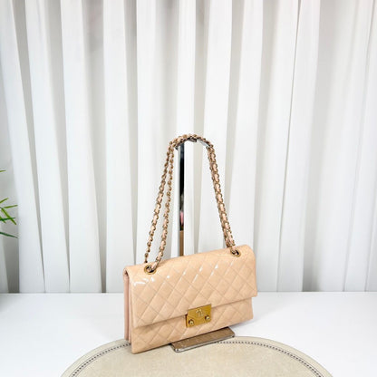 Chanel Classic Flap 21 – Vernice Rosa Cipria – Hardware Oro – Serie 21