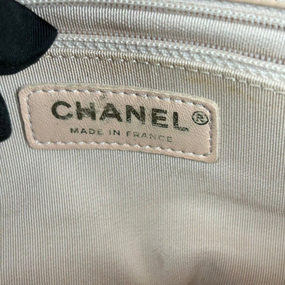 Chanel Classic Flap 21 – Vernice Rosa Cipria – Hardware Oro – Serie 21