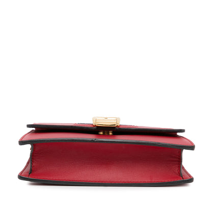 Gucci Super Mini Sylvie a Catena – Pelle Rossa con Dettagli Oro