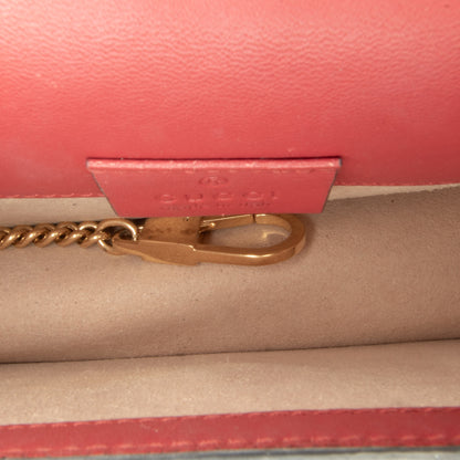 Gucci Super Mini Sylvie a Catena – Pelle Rossa con Dettagli Oro