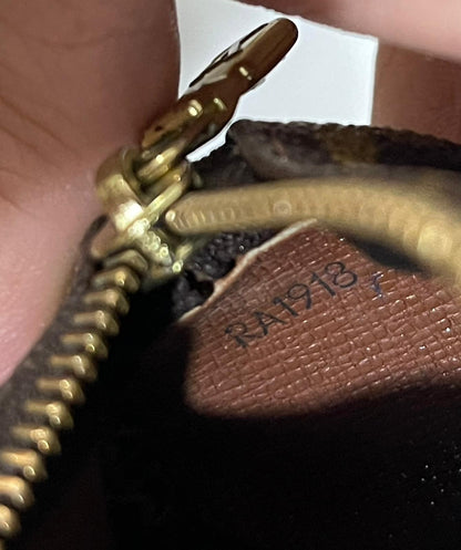 Louis Vuitton Mini Pochette Cylindrique Monogram – Porta Monete/Accessori