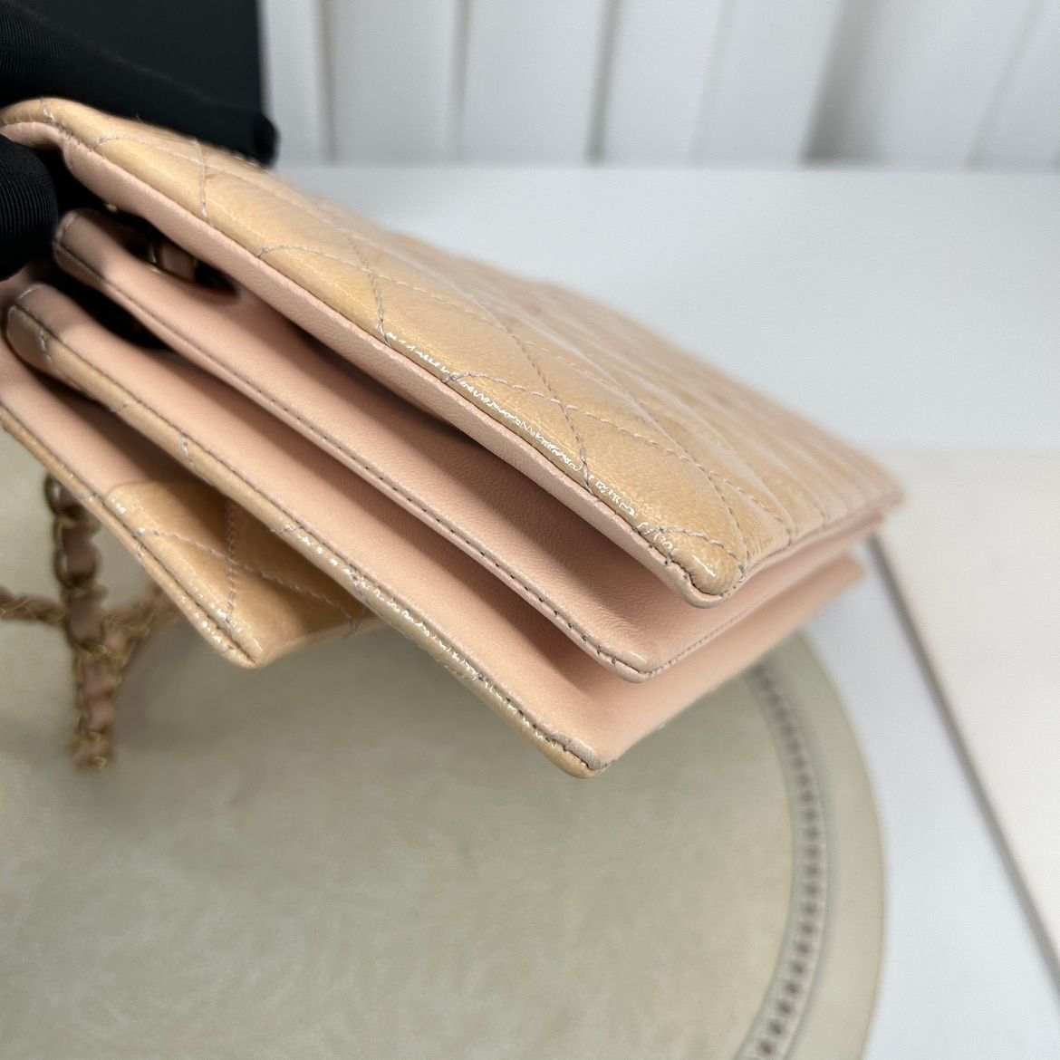 Chanel Classic Flap 21 – Vernice Rosa Cipria – Hardware Oro – Serie 21