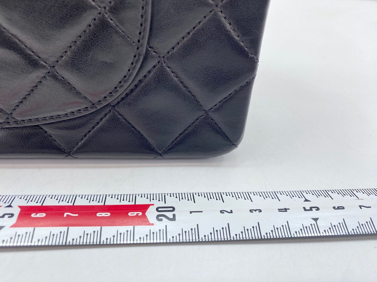 Chanel Matelassé – Pelle nera