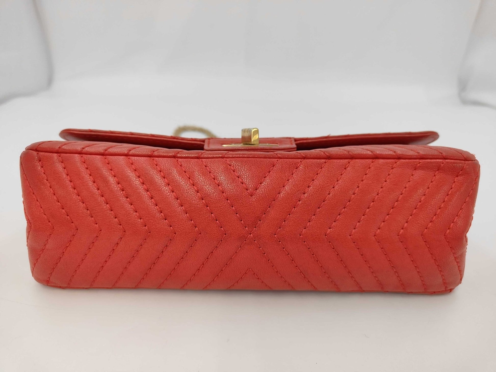 Chanel 2.55 Reissue Lambskin Chevron Rouge Hardware Aged Gold 2017 - Etoilux
