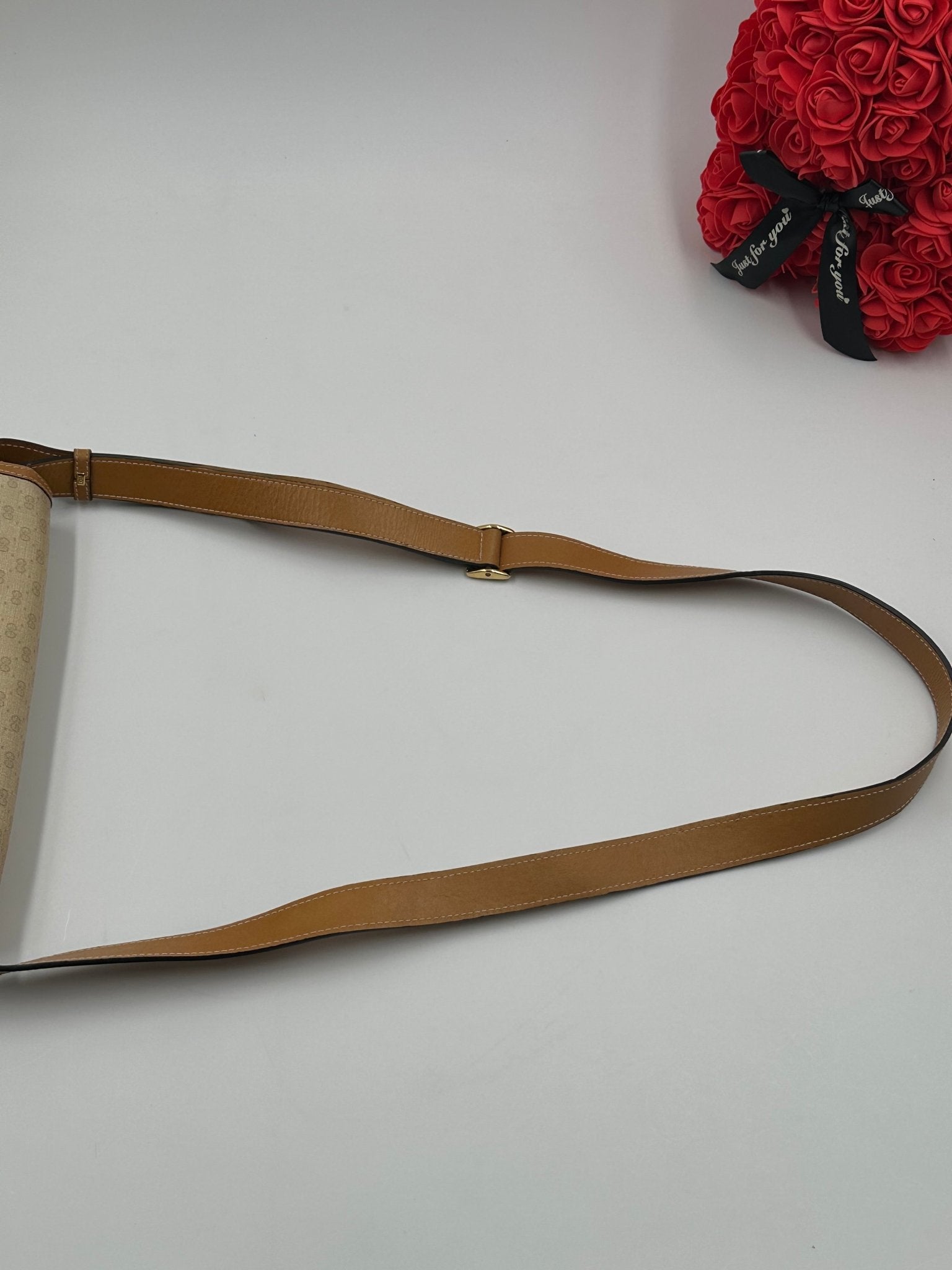 Gucci Vintage Micro GG Canvas Crossbody Bag Beige – Anni '80 - Etoilux