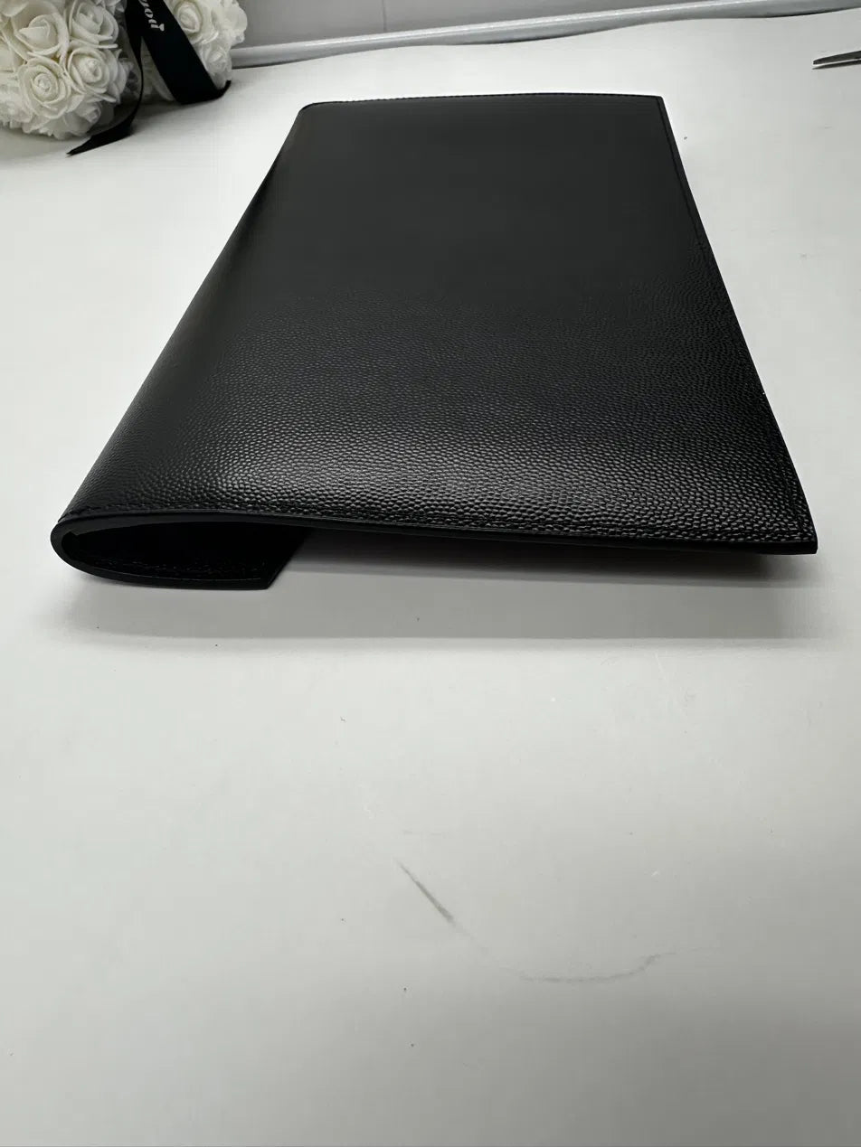Saint Laurent Uptown Pouch Grain de Poudre Nera Hardware Oro – 27 cm - Etoilux