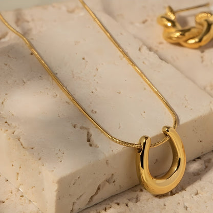 BEHI HORSESHOE NECKLACE - Etoilux