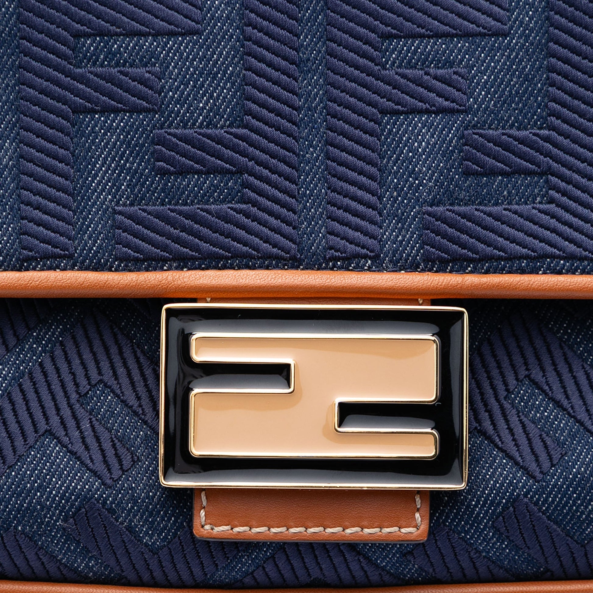 Fendi Baguette Media Jacquard FF Effetto Denim Blu & Pelle Cuoio – 27 cm - Etoilux