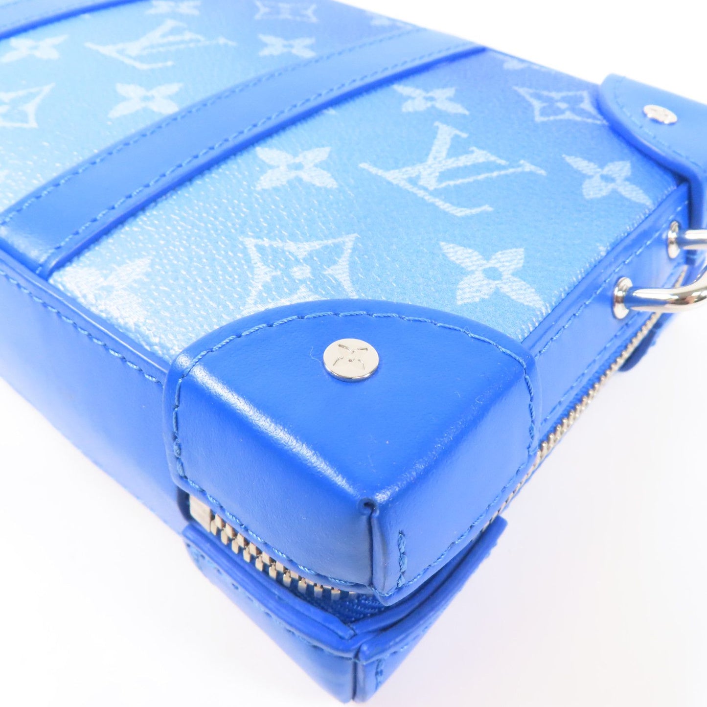 Louis Vuitton Soft Trunk Wallet Monogram Clouds AH2020 – 22,5 cm - Etoilux