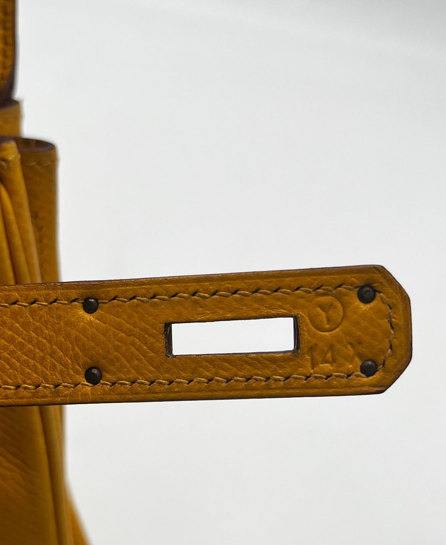 Hermès Kelly 32 Retourné Courchevel Jaune Hardware Dorato 1995 - Etoilux