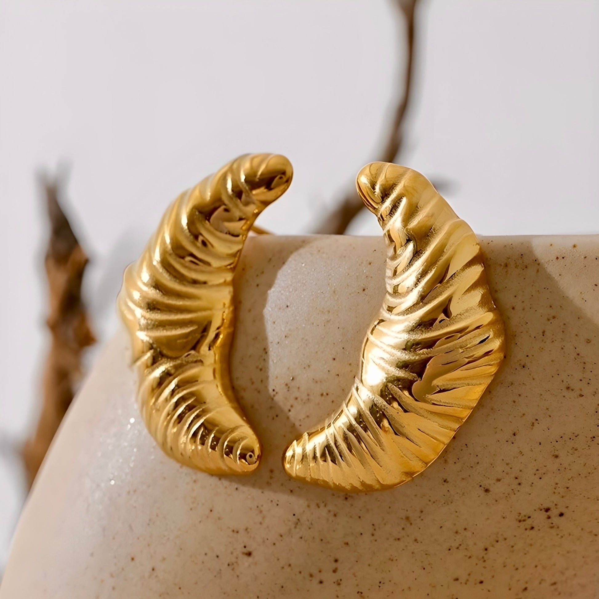 BEHI CROISSANT EARRINGS - Etoilux