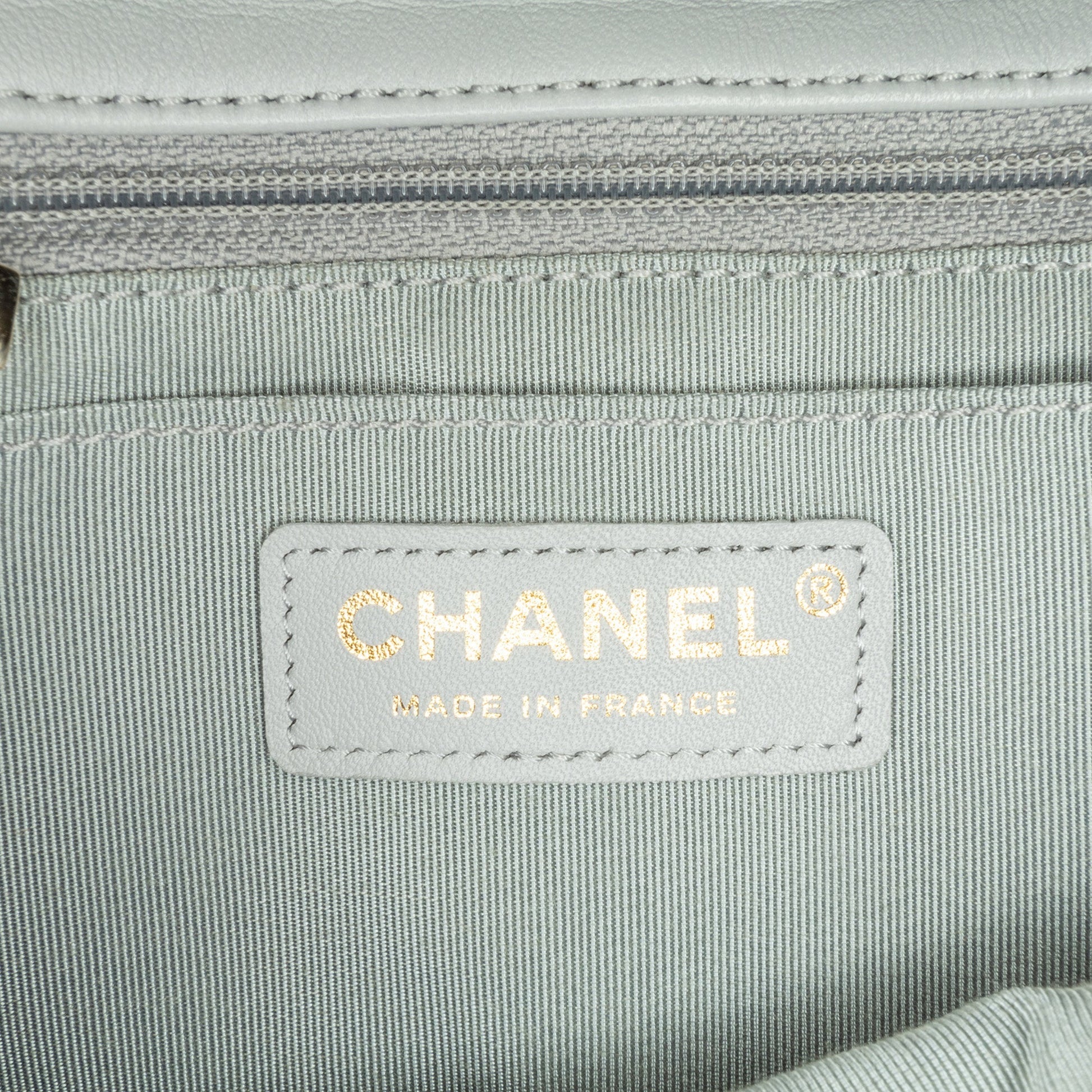 Chanel Flap Bag con Tracolla in Pelle Trapuntata – Grigio | 2020 - Etoilux