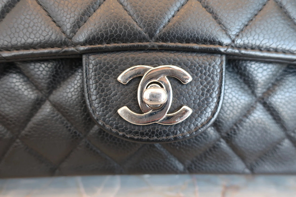 Chanel Matelassé Doppia Patta e Doppia Catena Pelle Caviar Nera – 25 cm - Etoilux