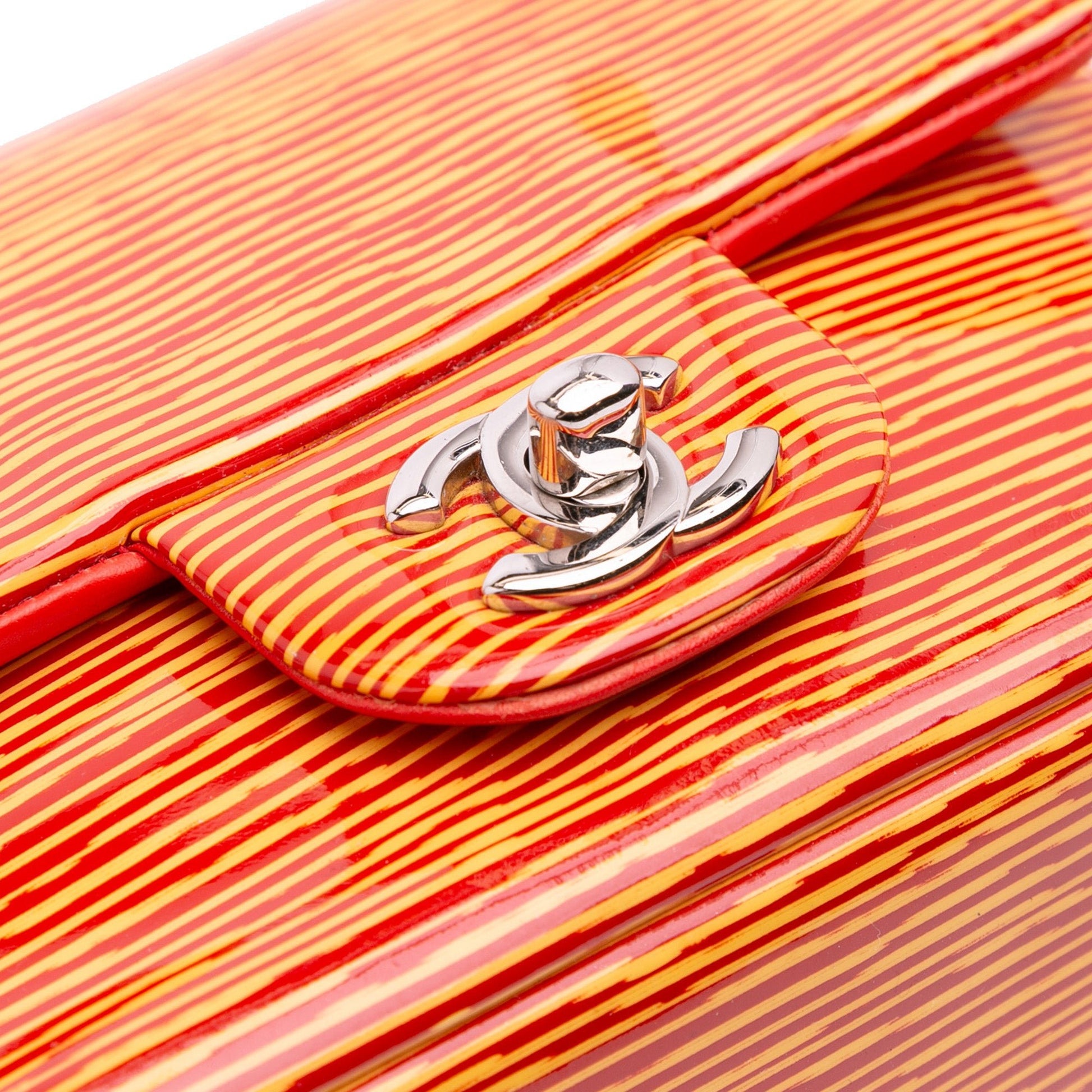 Chanel Classic Flap - Etoilux