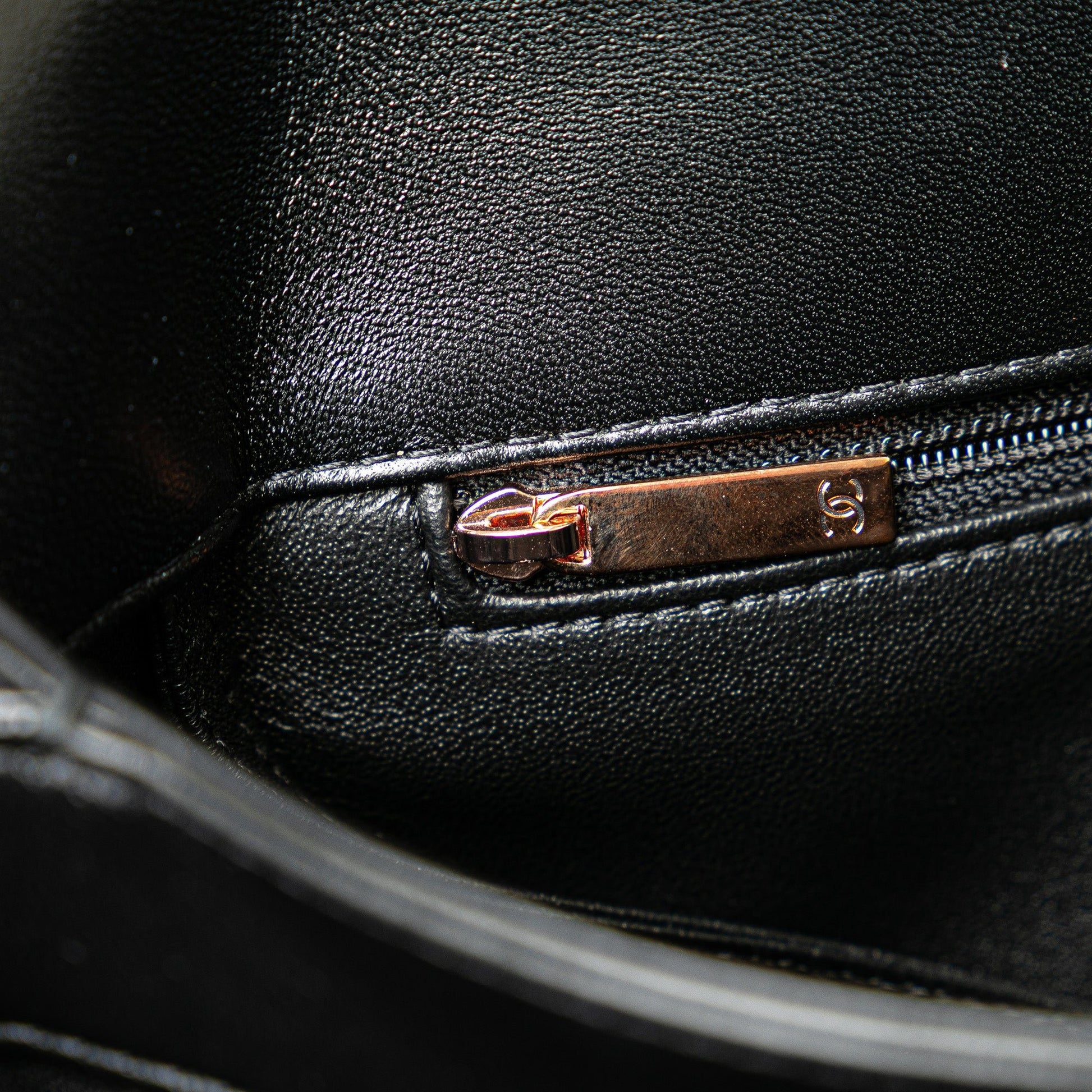 CHANEL Borsa a tracolla Trendy CC Flap in pelle di agnello media - Etoilux