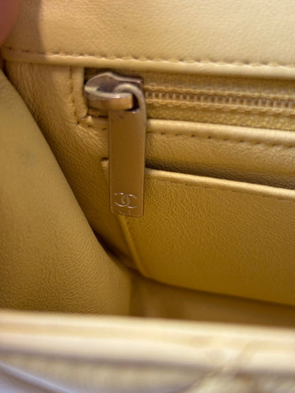 Chanel Classic Flap Mini Rettangolare in Pelle di Agnello Giallo Limone, 2017 – 20 cm - Etoilux