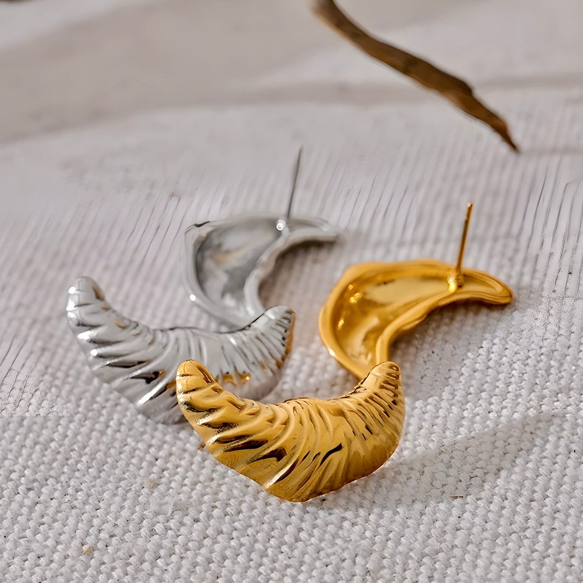 BEHI CROISSANT EARRINGS - Etoilux