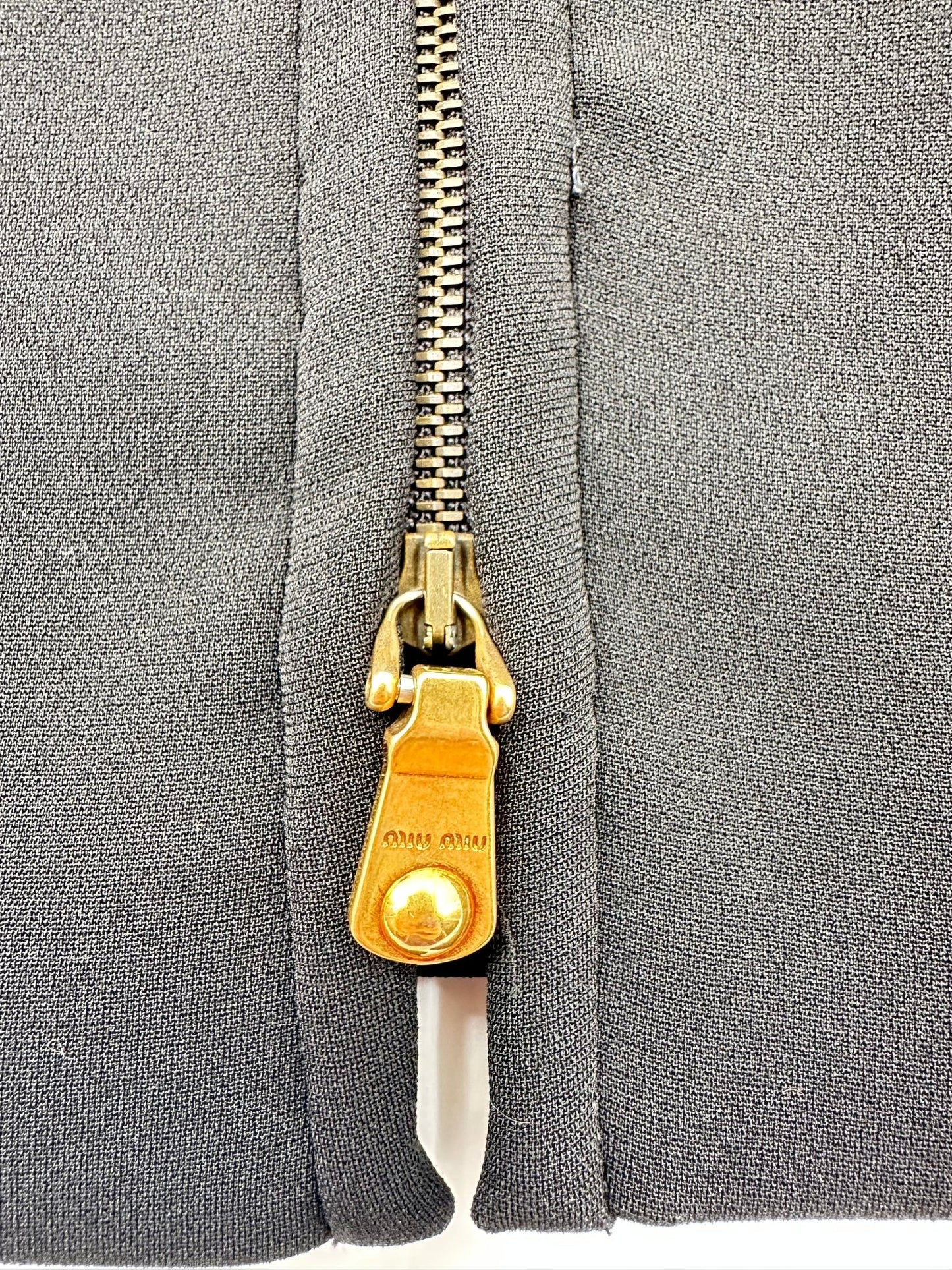 Miu Miu Gonna Pencil Nera con Zip Frontale Oro – Made in Italy – Size 46 - Etoilux