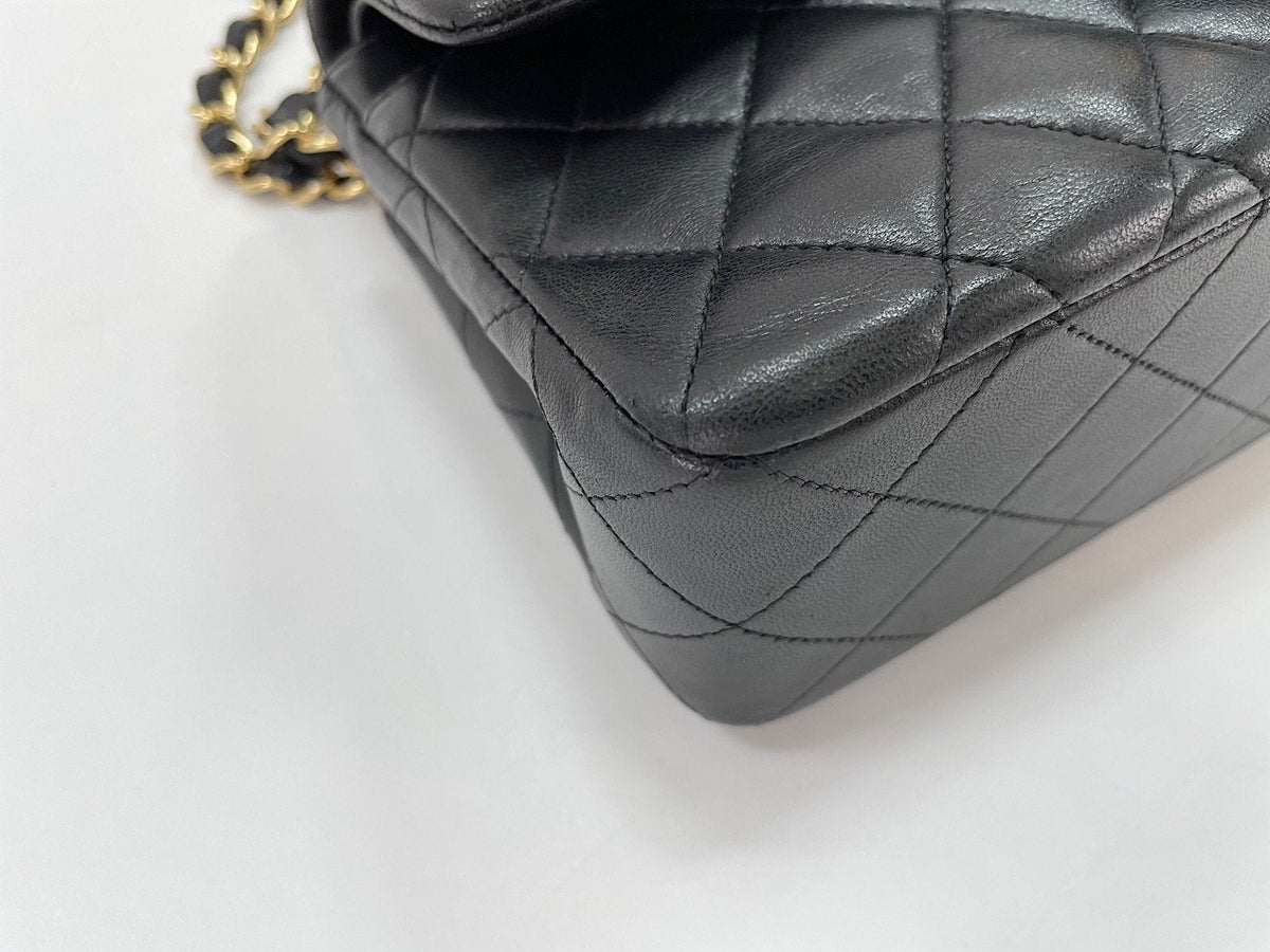 Chanel Borsa in Pelle Nera con Catena - Etoilux