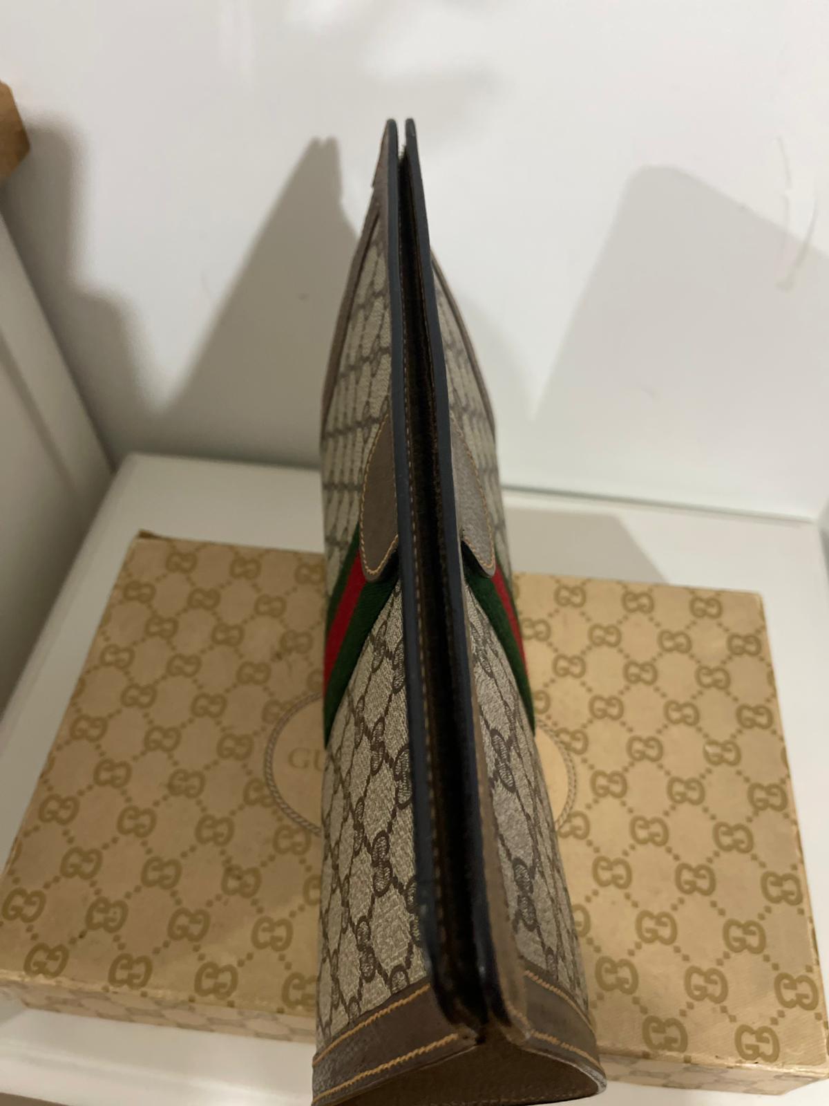 Gucci Vintage Clutch GG Supreme – Web Stripe - Etoilux