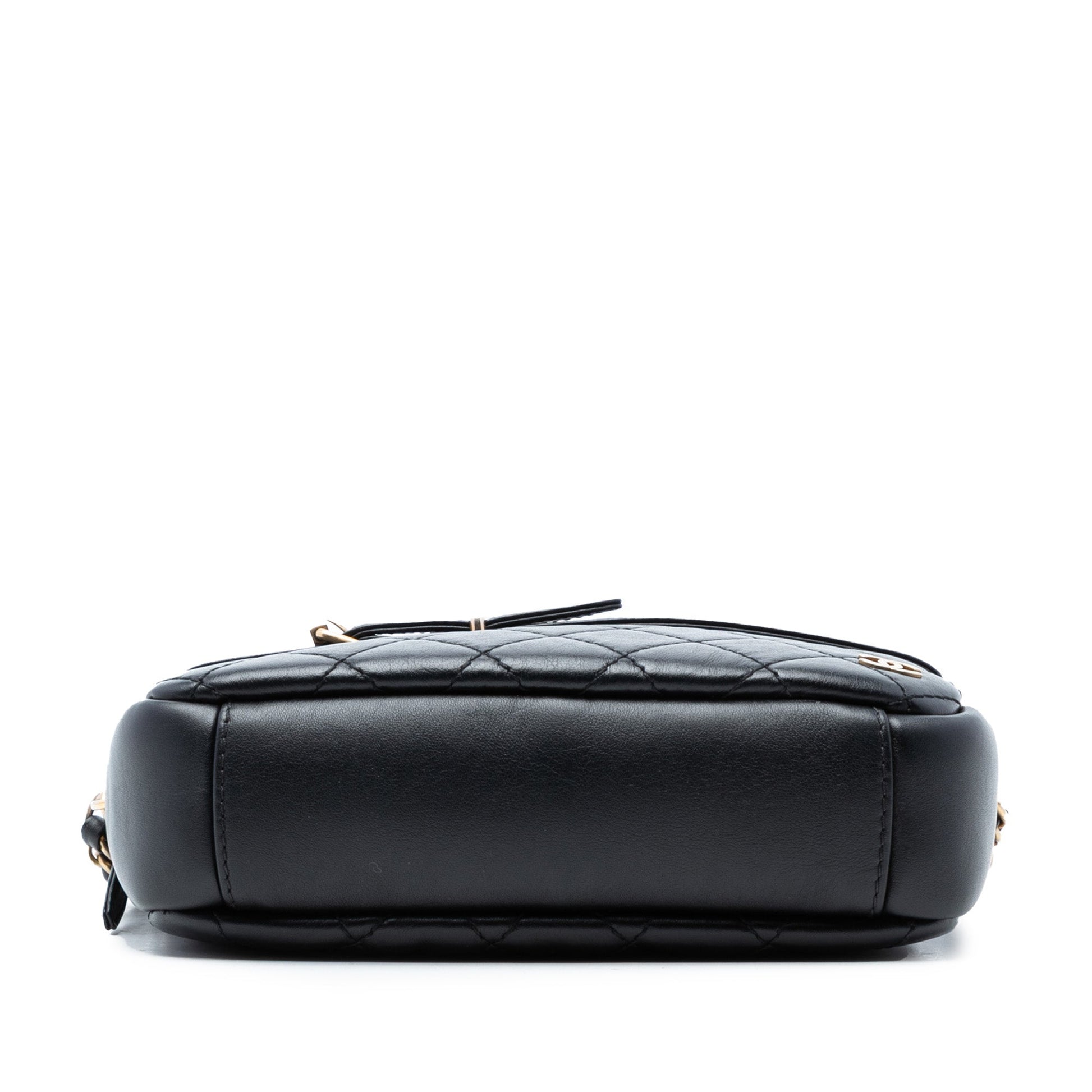 Chanel Camera Bag Matelassé Pelle di Agnello Nera Hardware Oro – 20 cm - Etoilux