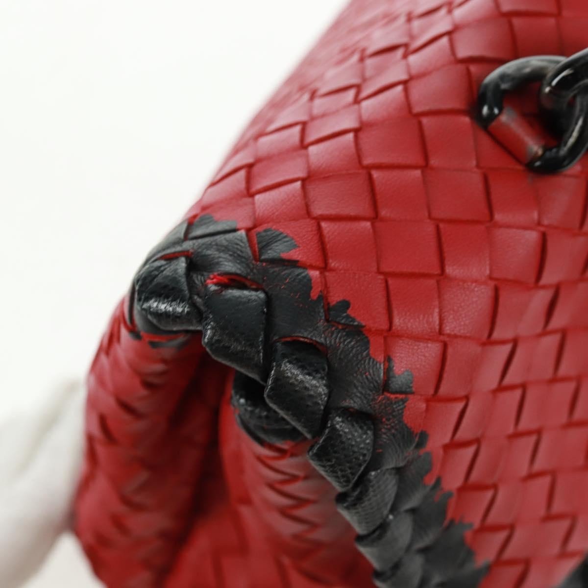 Bottega Veneta Glass Shoulder Bag Intrecciato Nappa Rosso/Nero – 28 cm - Etoilux
