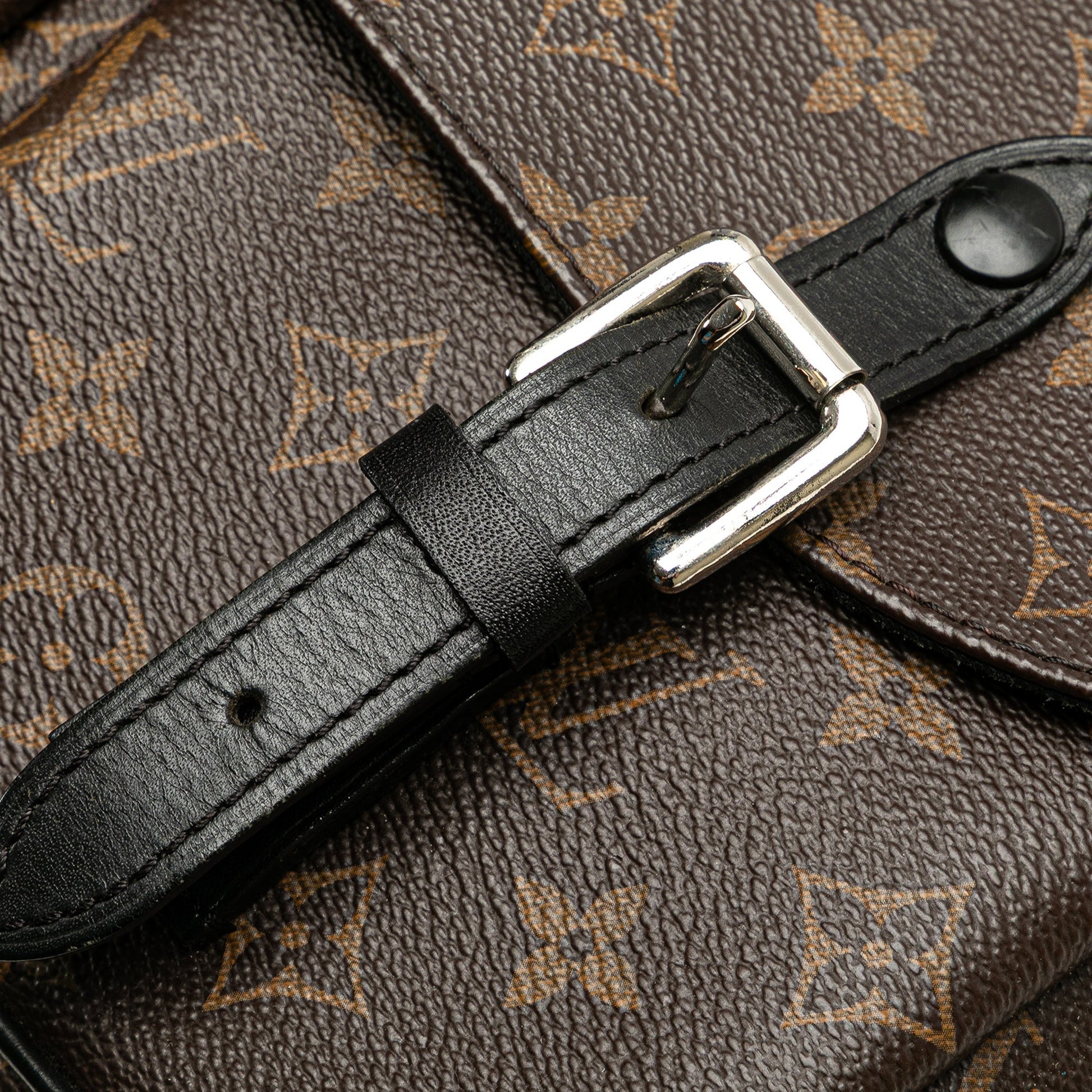 Louis Vuitton Christopher Messenger MM Monogram Macassar – 32 cm - Etoilux