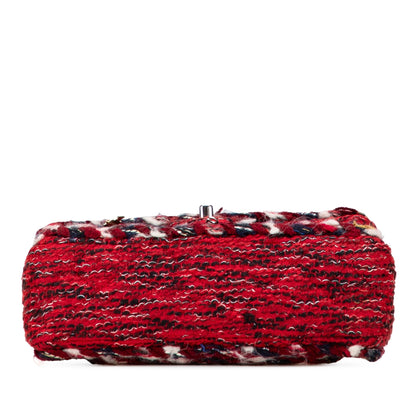 Chanel – Flap Bag Tweed Rosso con Charm Metallici – 2017/18 - Etoilux