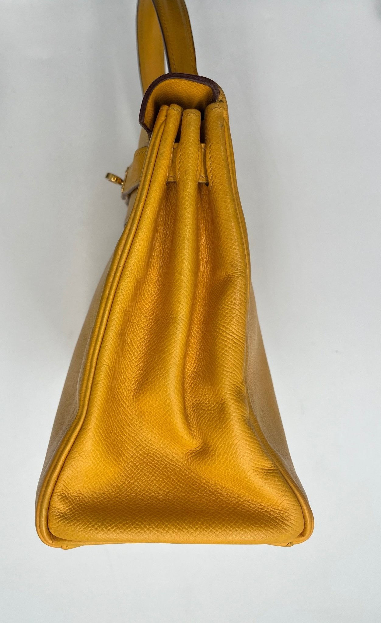 Hermès Kelly 32 Retourné Courchevel Jaune Hardware Dorato 1995 - Etoilux