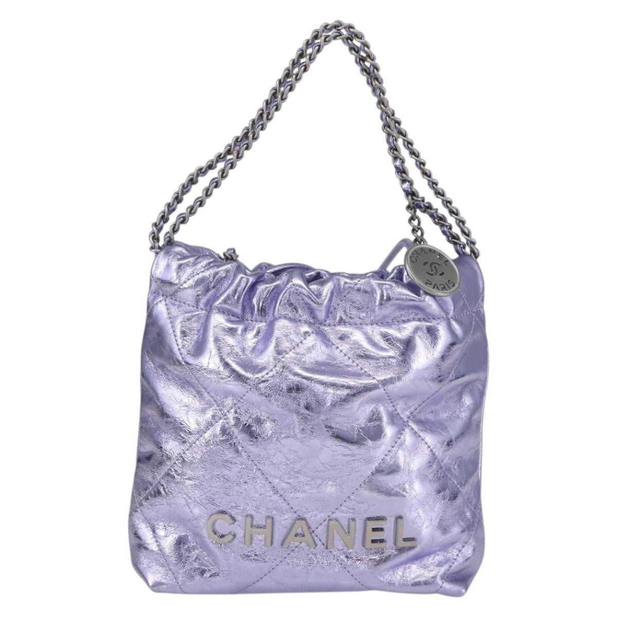 Chanel 22 Mini Hobo Pelle di Vitello Metallizzata Lilla – 17 cm - Etoilux