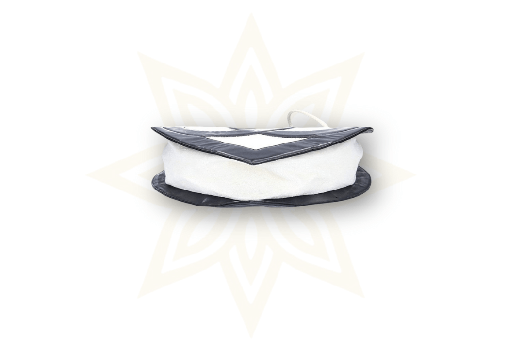 Chanel - BORSA A MANO CHANEL CUORE - CUORE IN FELTRO E PELLE LACCATA NERA - Etoilux