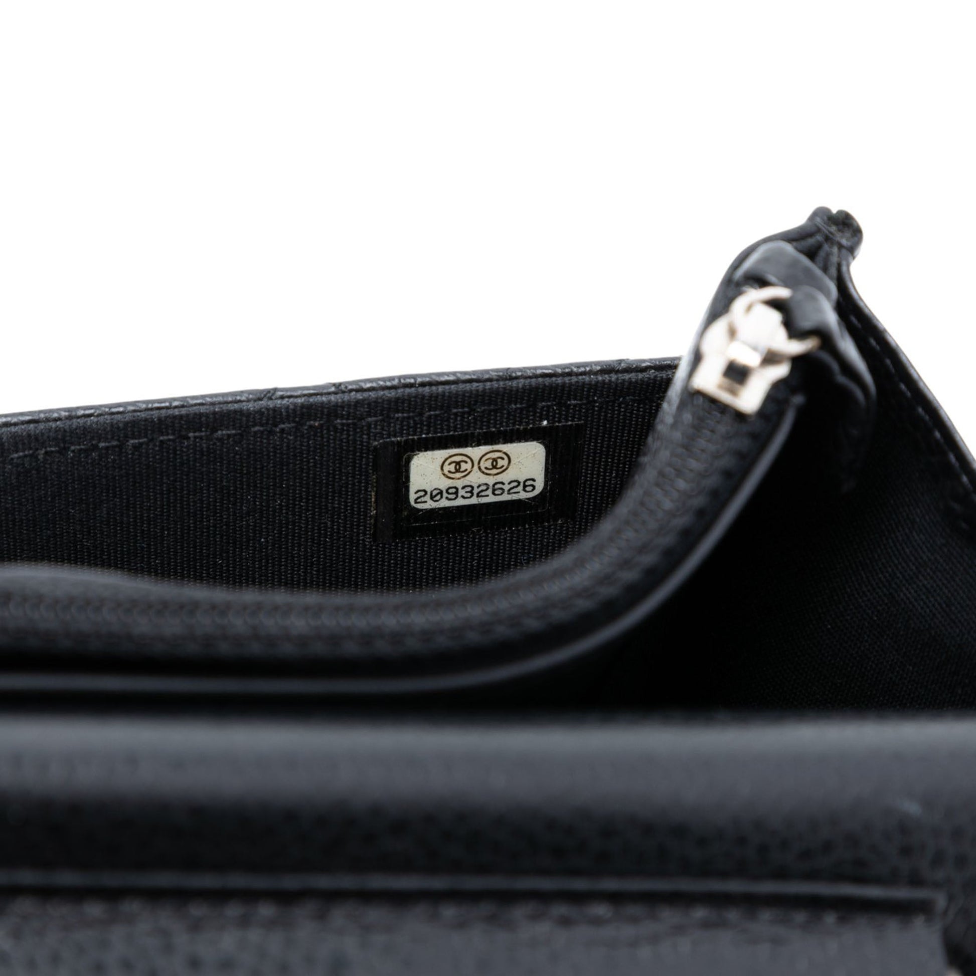 Chanel – Portafoglio con catena CC in pelle Caviar trapuntata nera - Etoilux