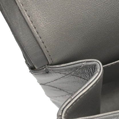 Chanel 2.55 Reissue 226 Doppia Patta Pelle di Vitello Invecchiata Argento Metallizzato – 27 cm - Etoilux