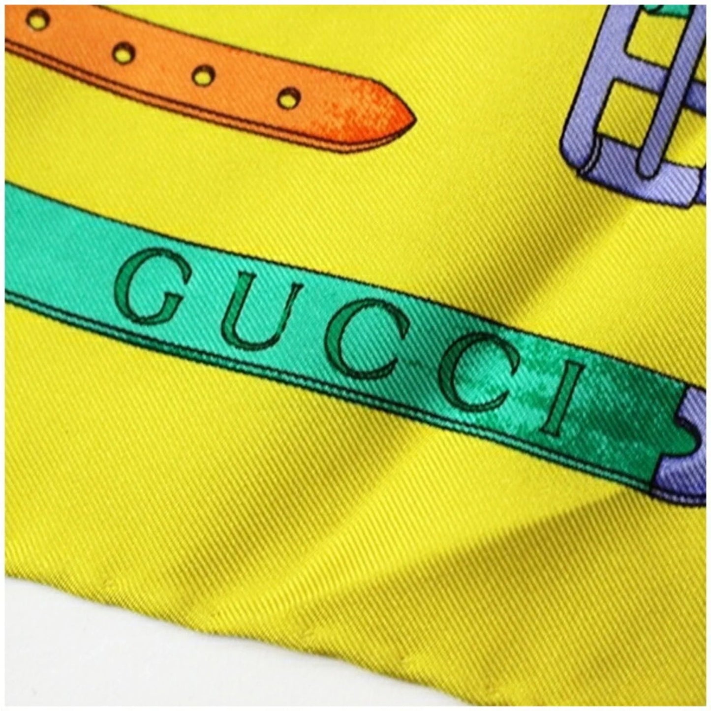 Gucci – Mini Sciarpa in Seta con Motivo Cinture – Giallo - Etoilux