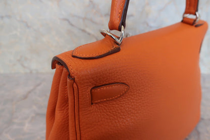 Hermès Kelly 28 Retourné Togo Orange Hardware Palladio 2004 - Etoilux
