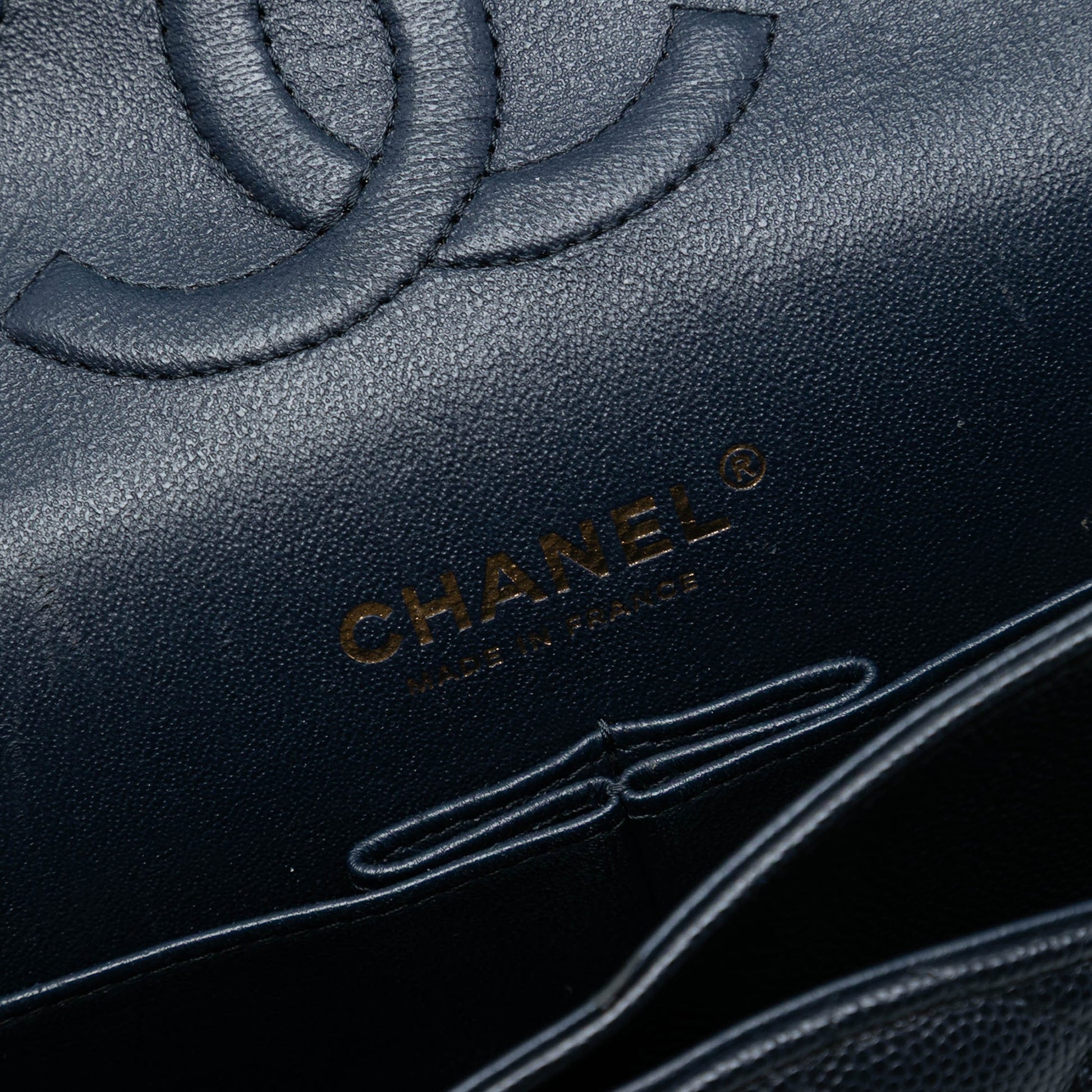 Chanel – Classic Double Flap Medium in Pelle Caviar Blu - Etoilux
