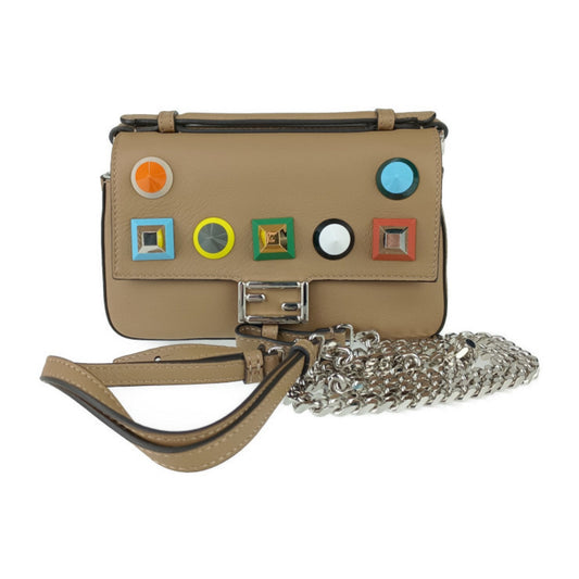 Fendi Nano Baguette Charm pelle beige borchie multicolor hardware argento 