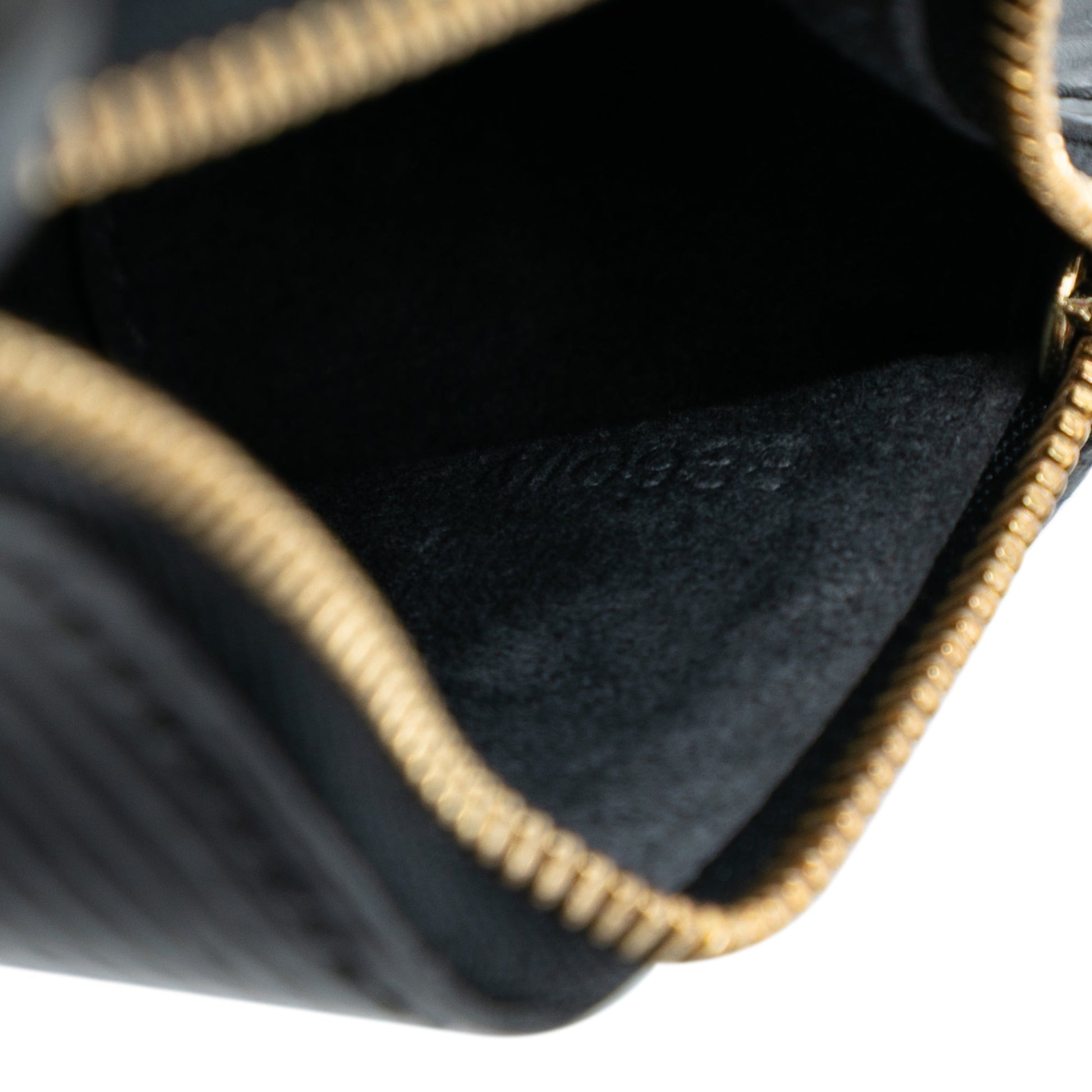 Louis Vuitton Pochette Papillon Epi Noir – 15 cm - Etoilux