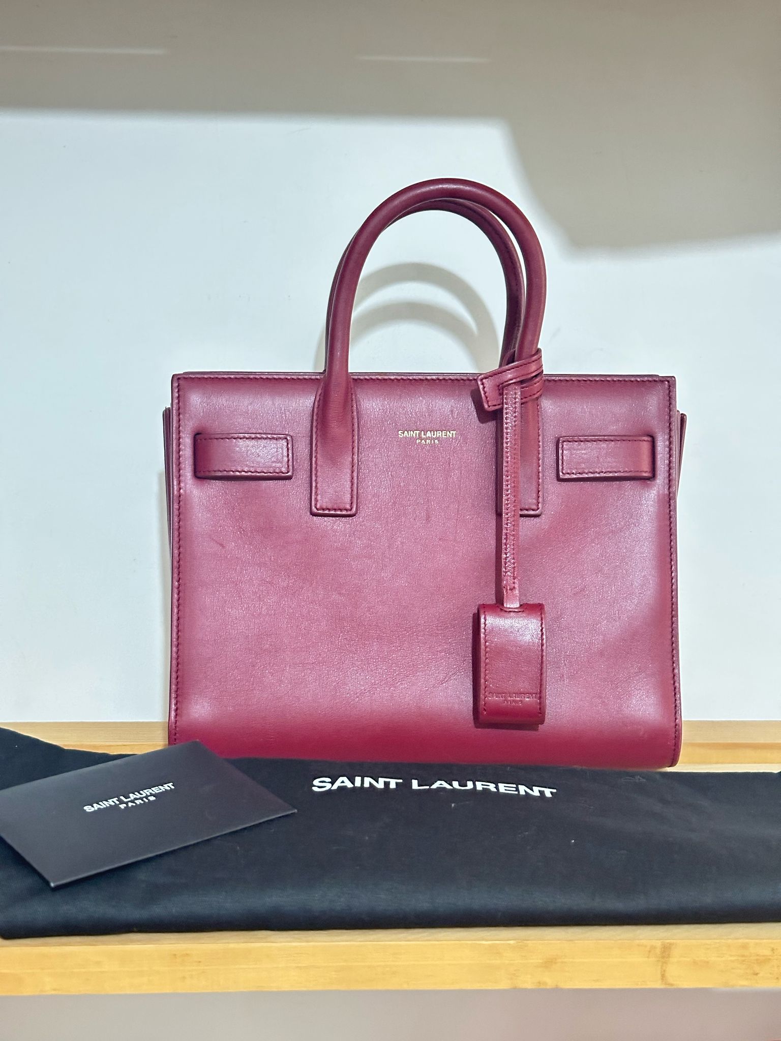 Saint Laurent Sac de Jour Nano in Pelle Bordeaux - Etoilux