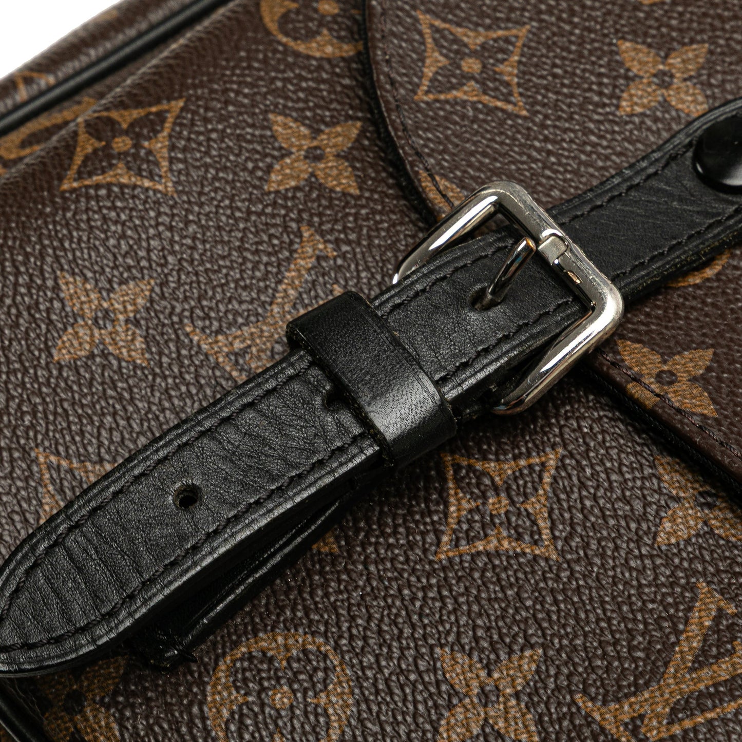Louis Vuitton Christopher Messenger MM Monogram Macassar – 32 cm - Etoilux