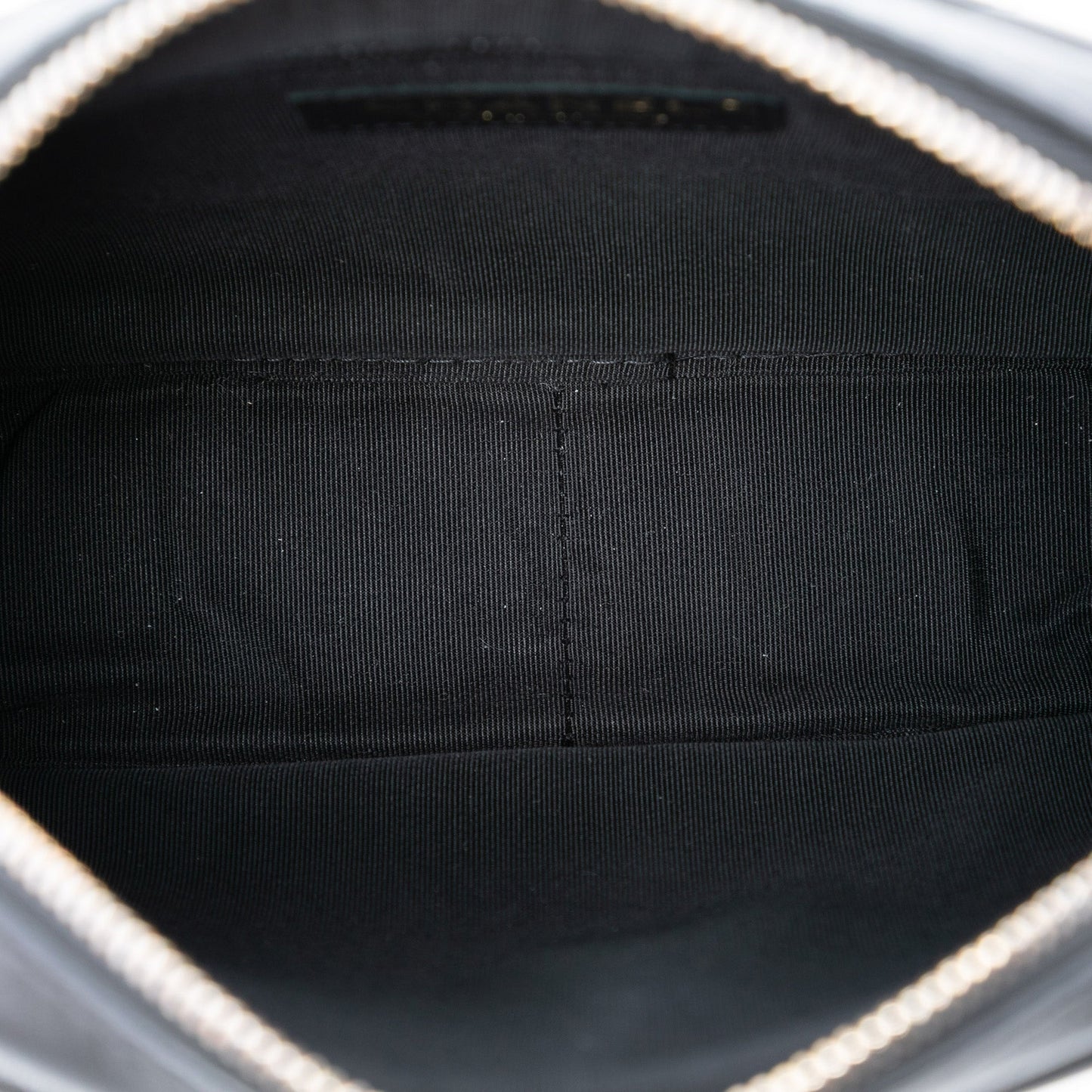 Chanel Camera Bag Matelassé Pelle di Agnello Nera Hardware Oro – 20 cm - Etoilux