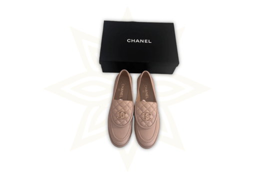 Mocassini CHANEL in pelle matelassé rosa cipria con logo CC dorato – Taglia 39 - Etoilux