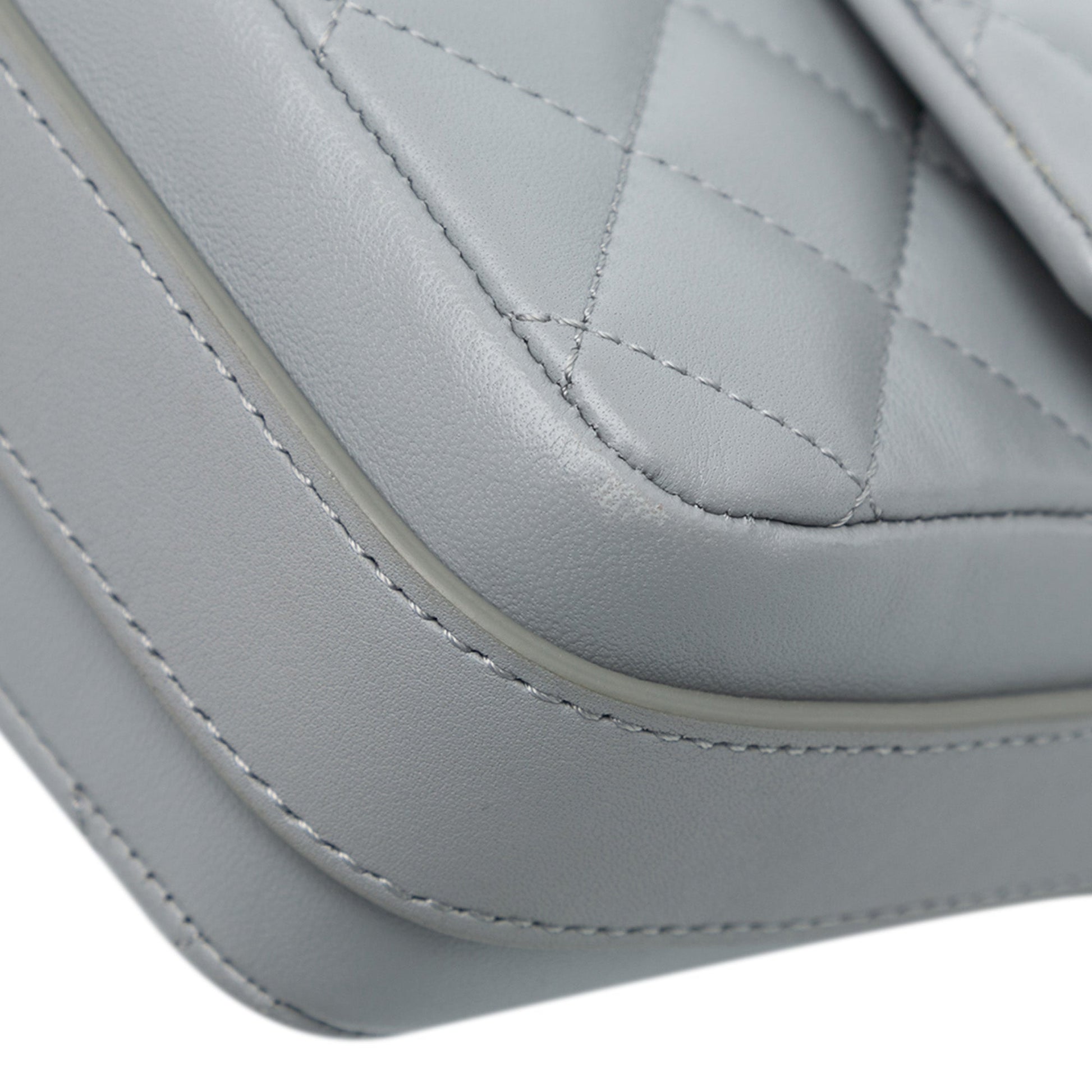 Chanel Flap Bag con Tracolla in Pelle Trapuntata – Grigio | 2020 - Etoilux