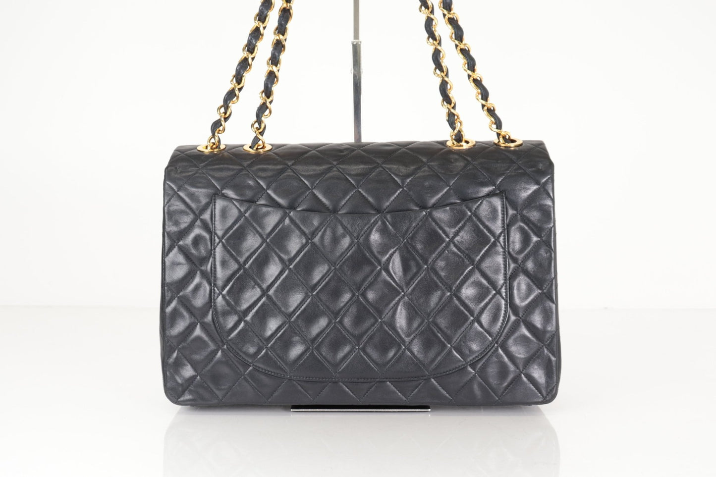 Chanel Classic Flap Maxi Pelle di Agnello Nera Hardware Dorato Vintage – 30 cm - Etoilux