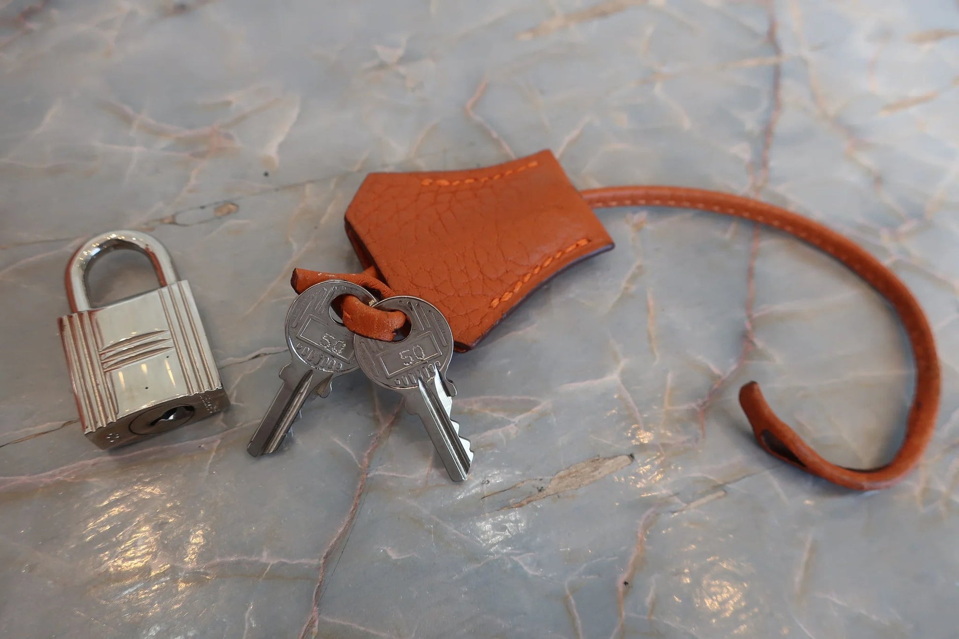 Hermès Kelly 28 Retourné Togo Orange Hardware Palladio 2004 - Etoilux