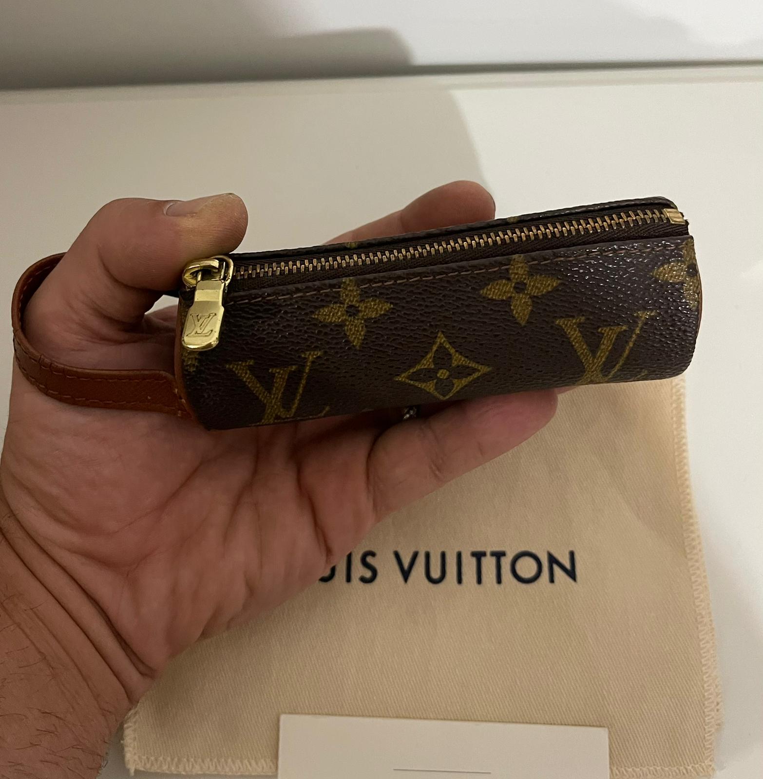 Louis Vuitton Mini Pochette Cylindrique Monogram – Porta Monete/Accessori - Etoilux