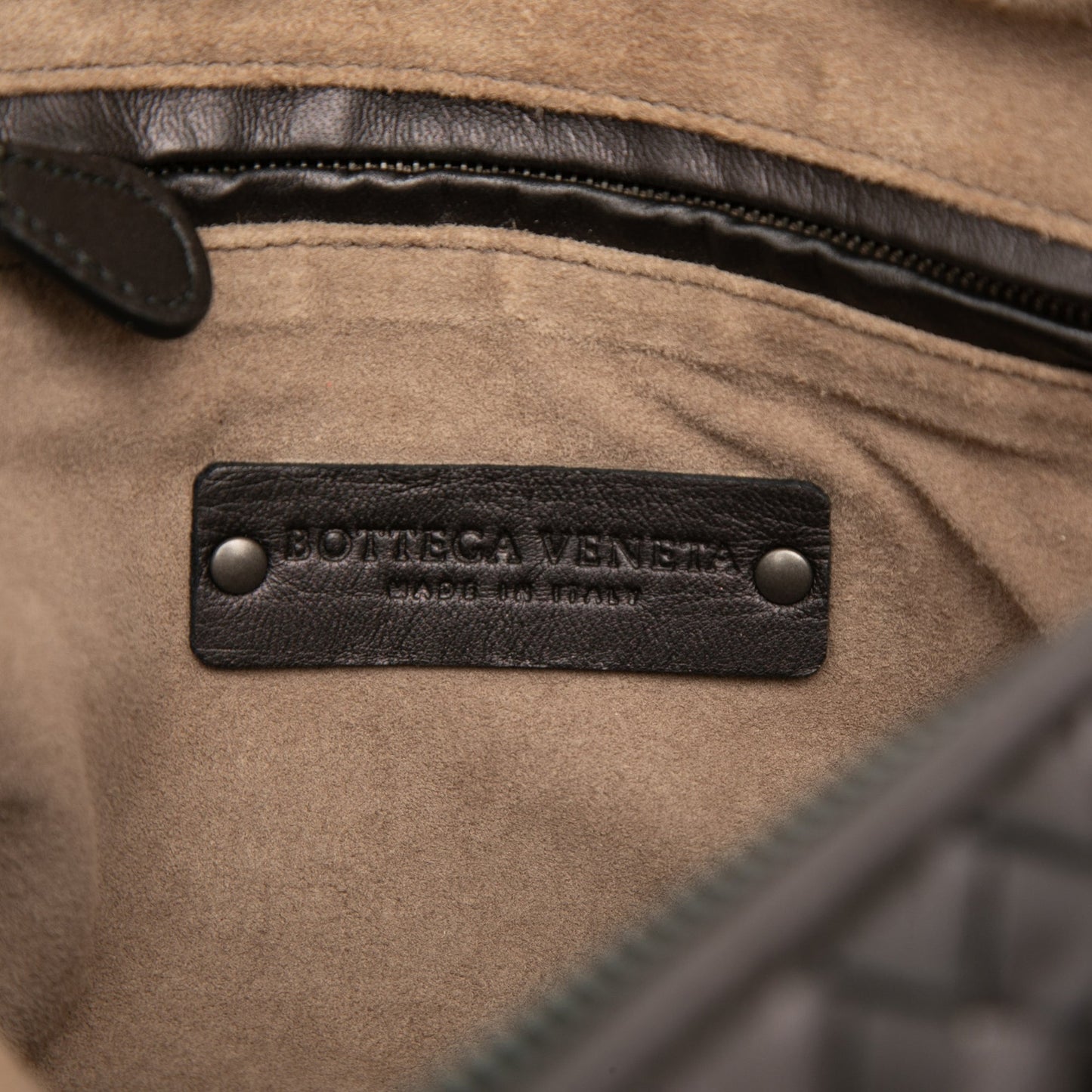 Bottega Veneta Nodini Intrecciato Nappa Nero con Frange e Borchie – 23 cm - Etoilux