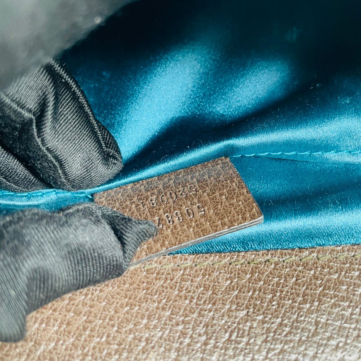 Gucci – Ophidia Canvas Retro con Tracolla in Catena – 26 × 7 × 17.5 cm - Etoilux