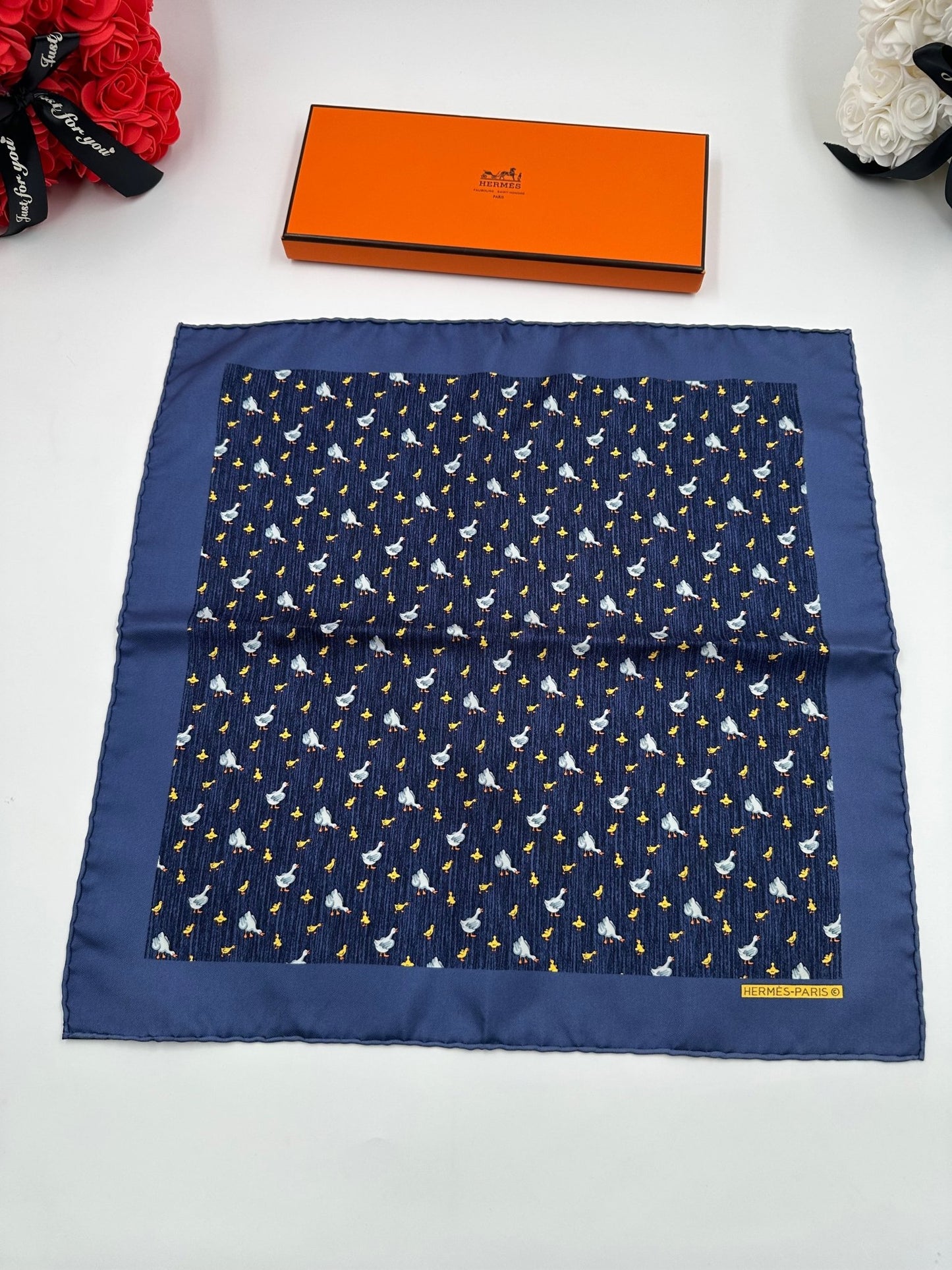 Hermès pochette seta stampa canards blu navy con scatola