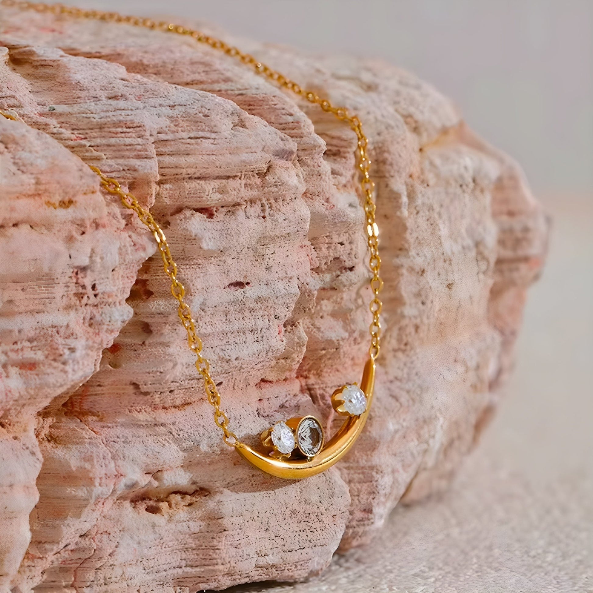 BEHI RABIYA NECKLACE - Etoilux